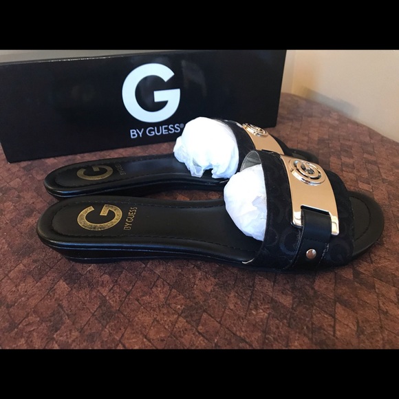 SOLD ❌Guess black leather & gold sandals - Picture 4 of 7